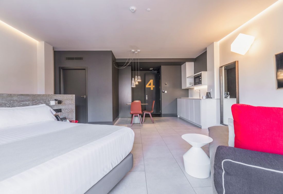 hotel-plaza-mercado-triple-exterior-4